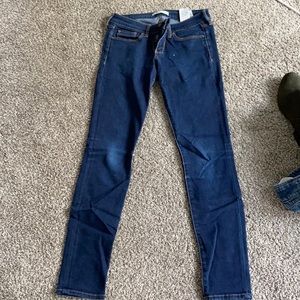 A&f skinny blue jeans